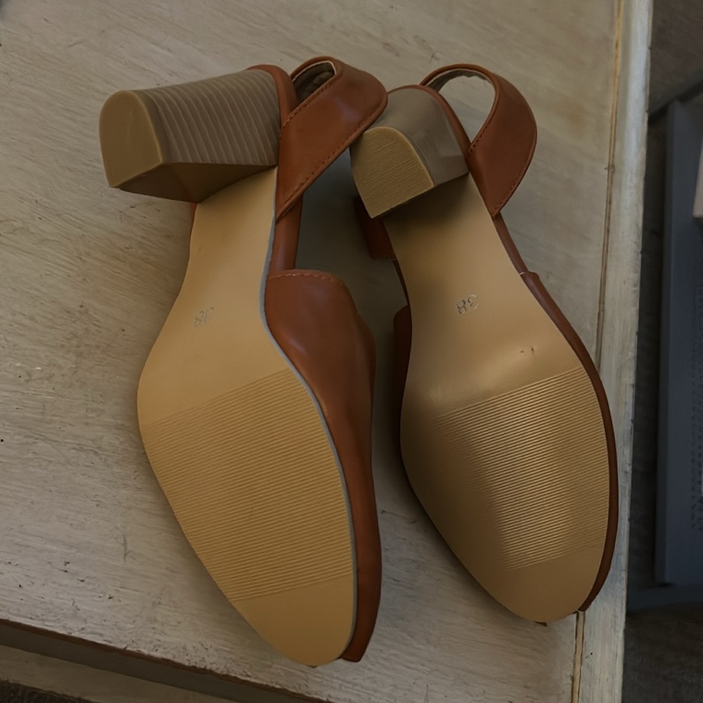 Women’s Tan Leather Peep-Toe Slingback Heels - Picture 5 of 5